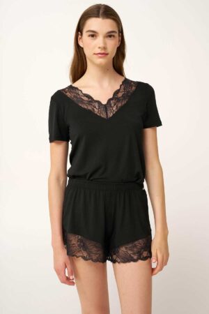 Bolur – Yndismjúkur – Blúnda Bolir Bolur – Yndismjúkur – Blúnda